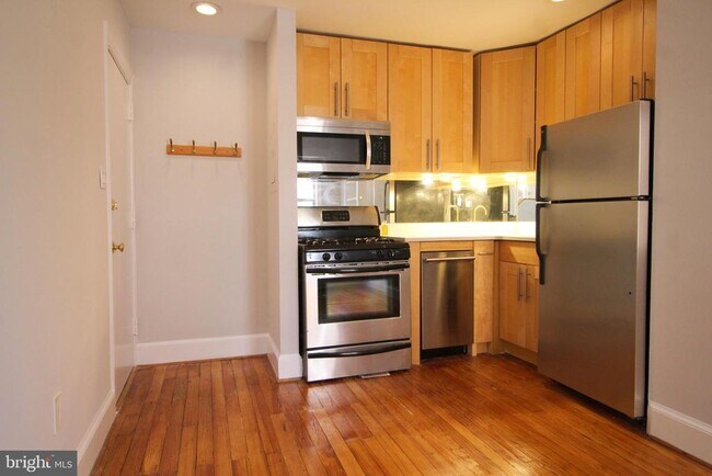 Photo - 1809 Riggs Pl NW Unidad 3