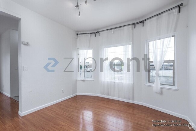 Building Photo - 896 31st St Rental