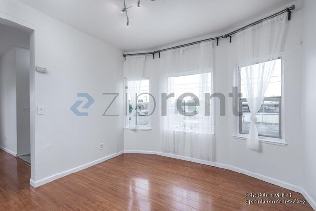 Building Photo - 896 31st St Rental