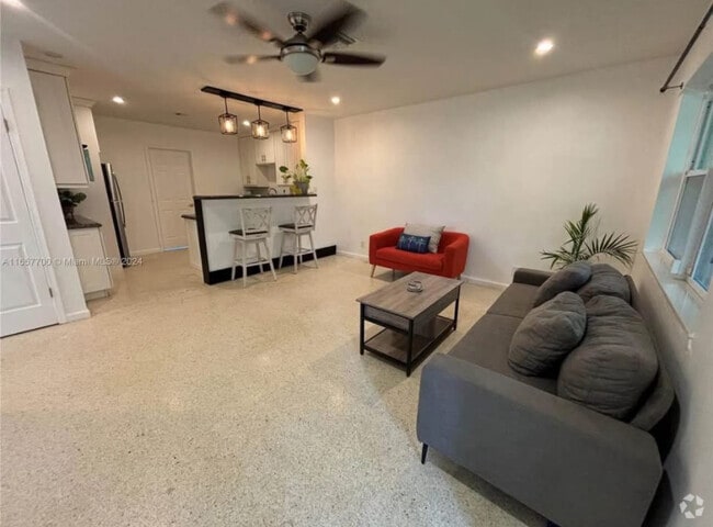 Building Photo - 842 SW 12th Ct Rental