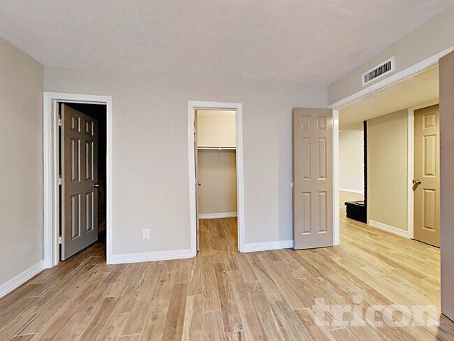 Photo - 6127 Larchbrook Dr