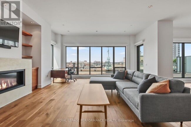 Photo - 90 George St Unité 402