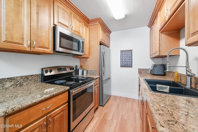 Photo - 5460 White Oak Ave