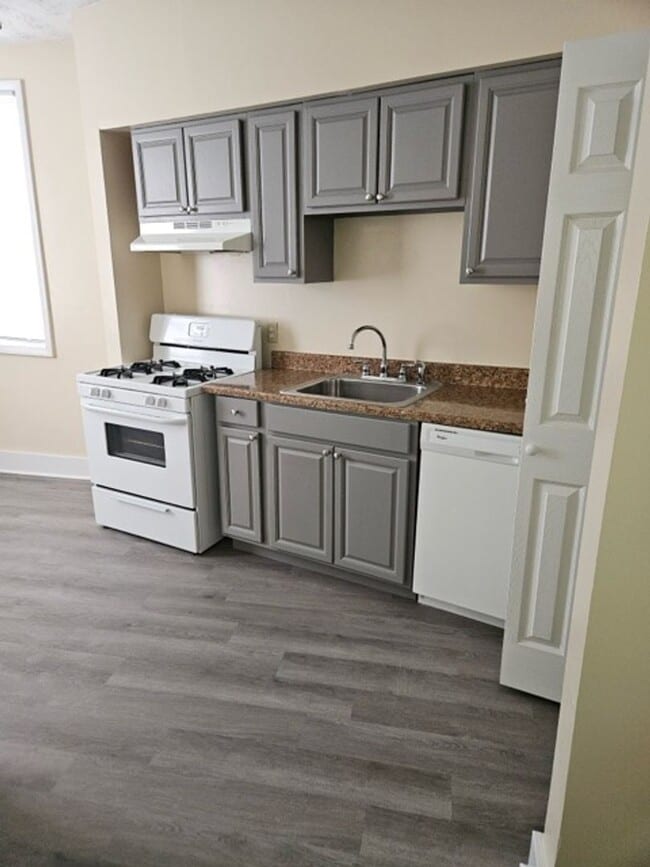 Photo - 327 Stanley Ave Unit 1