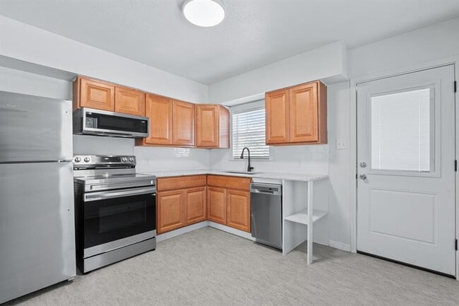 Photo - 105 Riverside Dr