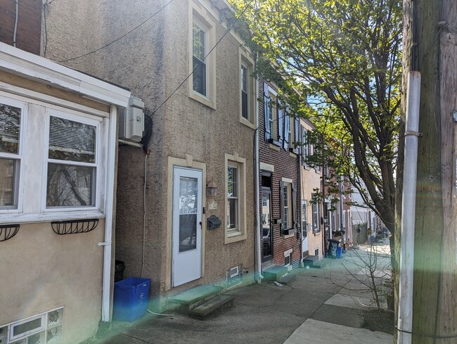Building Photo - 3422 Crawford St Rental