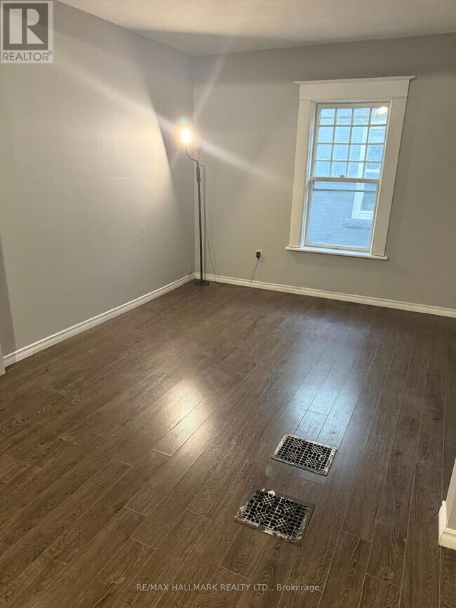 Photo - 46 Grove St Unit Upper