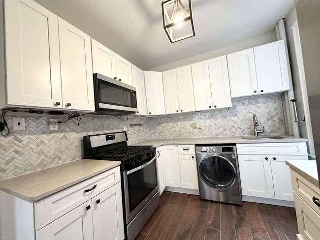 Building Photo - 76 Romaine Ave Unit 3 (2F) Rental