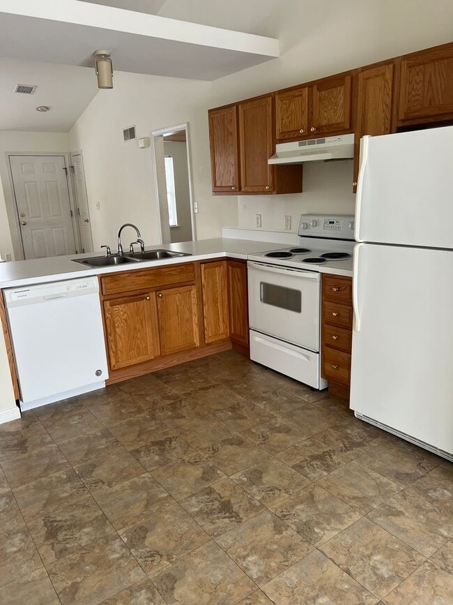 Building Photo - 34-37 Eastwick Lane Unit 34 Eastwick Lane