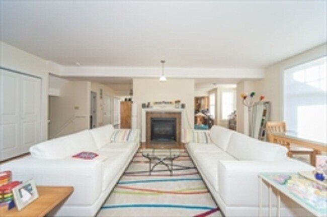 Coolidge Corner Area of Brookline. Large 3... - Coolidge Corner Area of Brookline. Large 3... Townhome