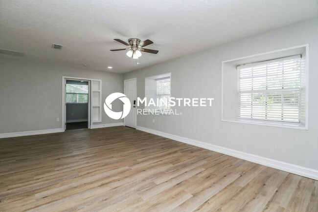Photo - 3 Bedroom Pet-Friendly Home in LEESBURG, FL with Main Street Renewal