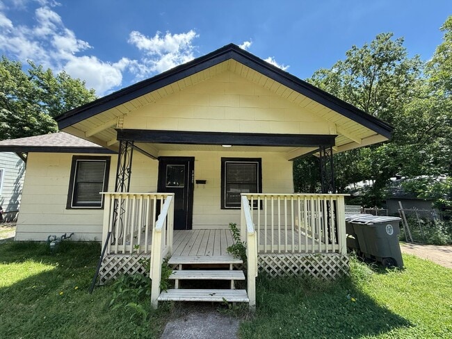 New paint/ hardwood floors 3BD 1 BA - New paint/ hardwood floors 3BD 1 BA House