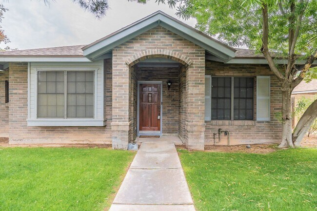 Building Photo - Charming 4-bedroom, 2-bathroom in Gilbert Rental