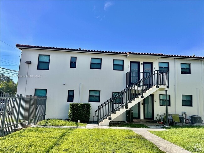 Building Photo - 4204 SW 14th St Unit 4 Rental