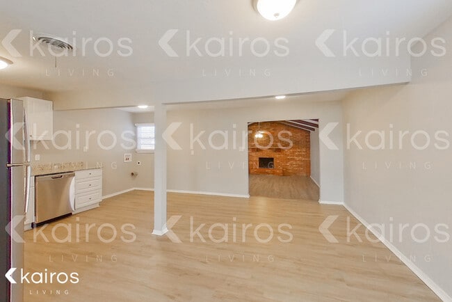 Photo - 4922 Parker St