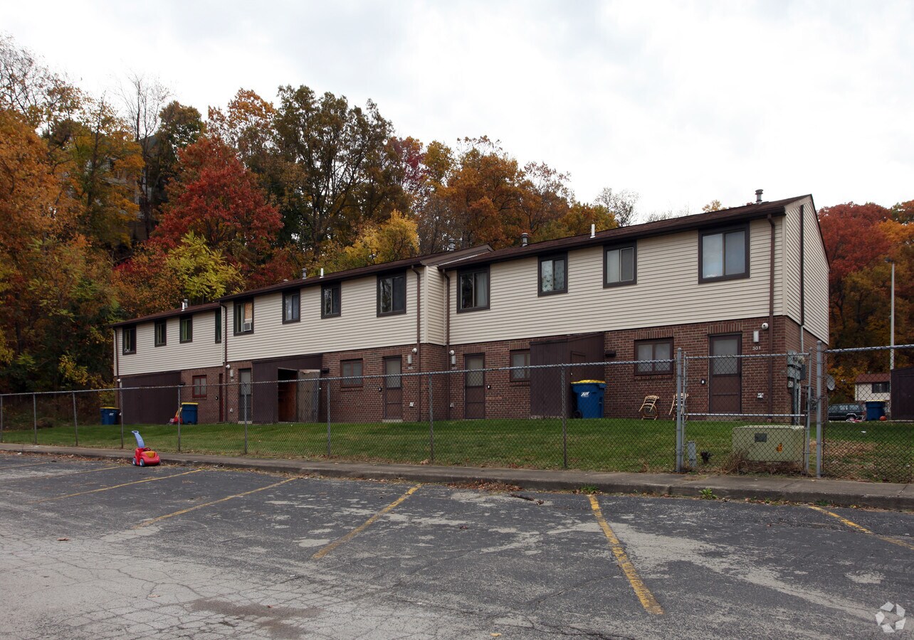 Photo - Pine Hollow Village Apartments
