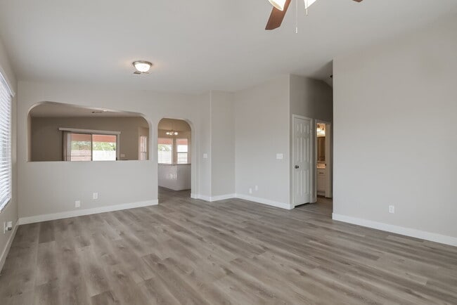 Photo - 456 Palegold St