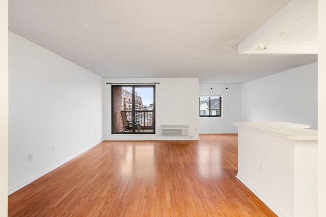 Photo - 200 Lombard St Unit 602