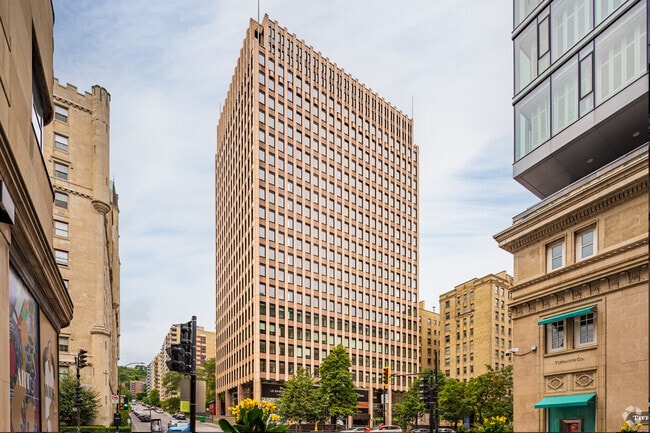 Building Photo - Le Samuel