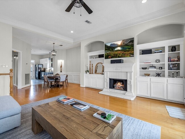 Photo - 403 E 25th St