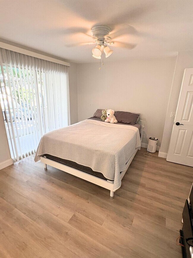 1825 Palm Cove Blvd Unidad Verano