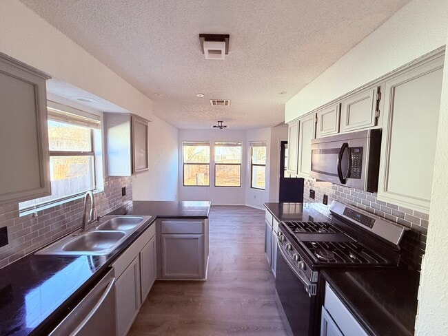 Photo - 914 Dover Pass