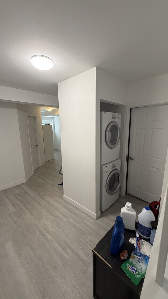 Photo - Spacious 4 Bedrooms apartment for rent Unit A