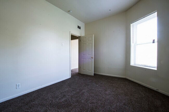 Photo - 327-29 S Central Park