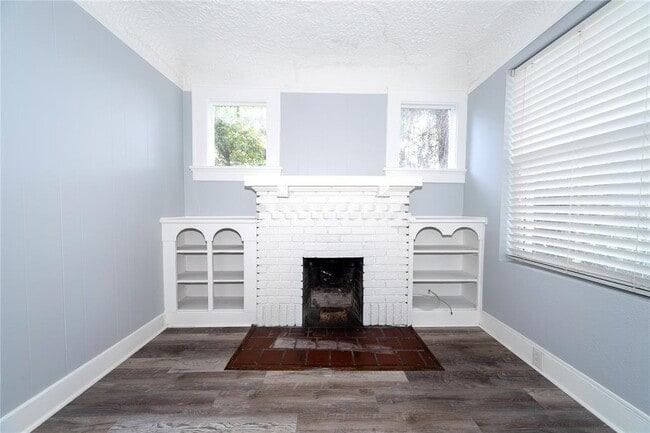 Photo - 618 25th St W