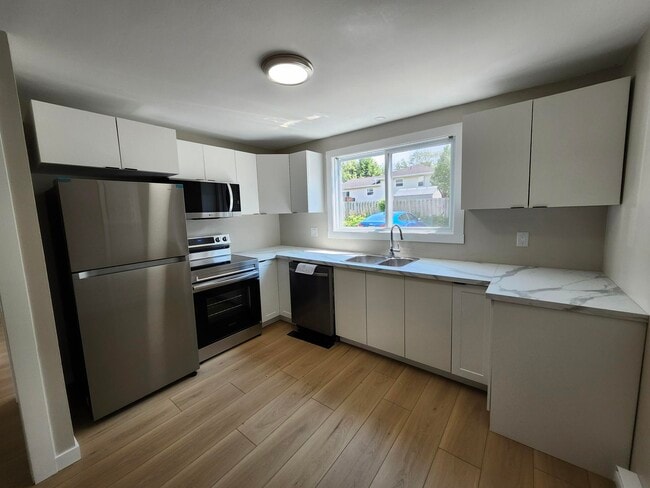 Building Photo - 116 Golden Grove Rd Unit 1