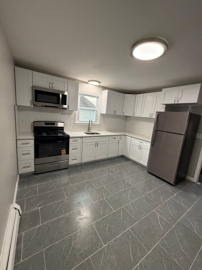 Building Photo - 25 Elizabeth St Unit 2