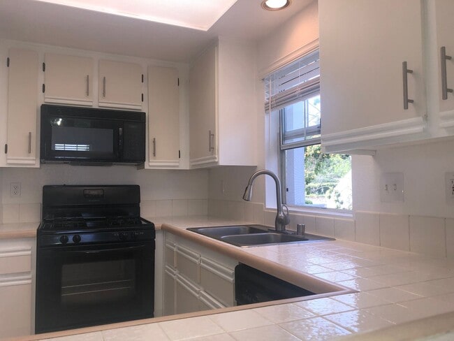 Photo - Bright 2 Bedroom Condo in Oceanside!