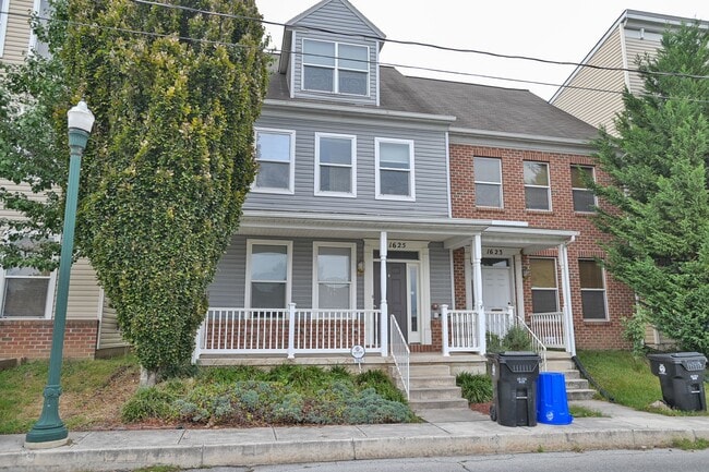 Building Photo - 3 Bedroom Single Family in Midtown with Pa...
