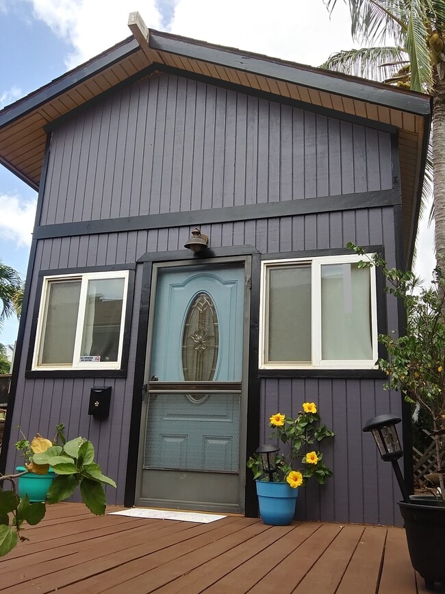 detached Tiny two-story 135 SF, small space minimal living Solo occupancy, n/s, no pets. - 281 Kaikea St Unit Tiny Ohana 2story