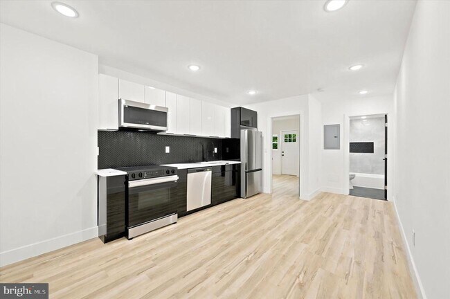 Building Photo - 5510 Matthews St Unit A
