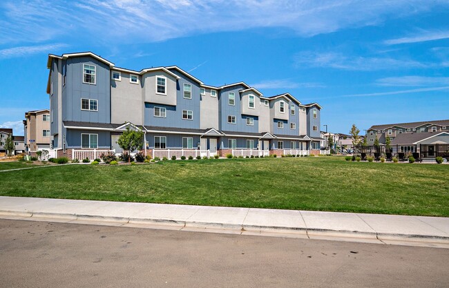 Gorgeous 3-Story Payton Model Townhomes in... - Gorgeous 3-Story Payton Model Townhomes in...