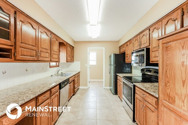 Photo - 421 Hithergreen Dr