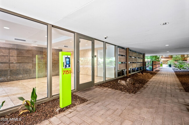 Building Photo - 7151 E Rancho Vista Dr Unit 1009