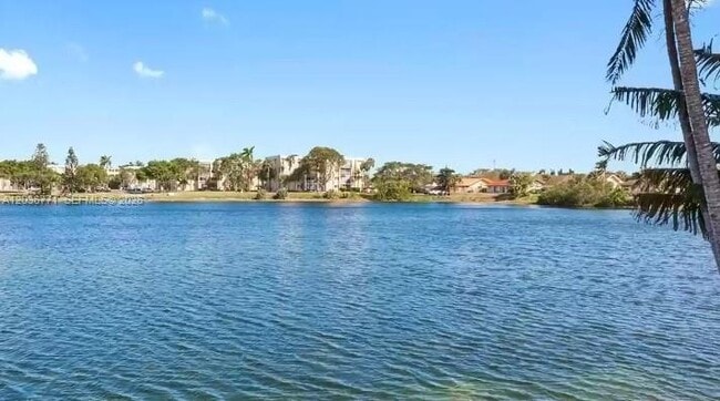 Photo - 873 NE 195th St Unidad 308