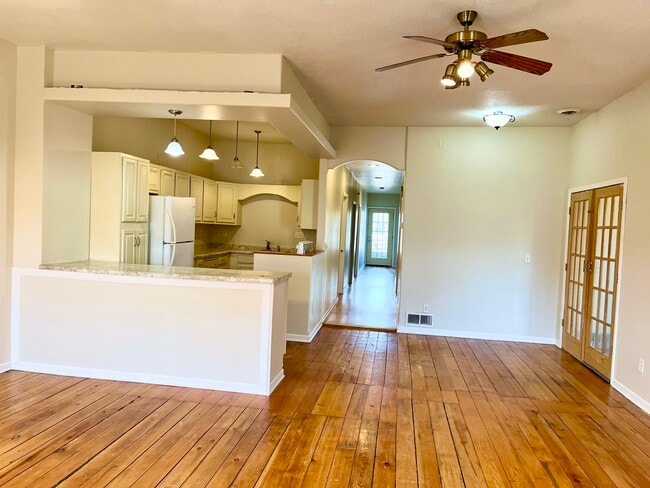 Photo - 1221 Caledonia St Unit Upstairs