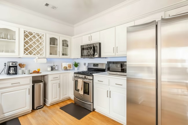Photo - 921 Moreland Ave SE