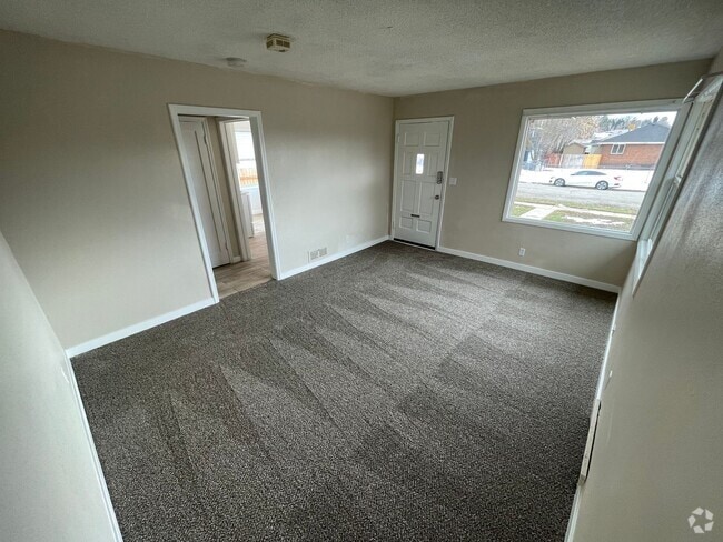 Building Photo - Newly remodeled Two Bedroom//$1250 month; Unit A Rental