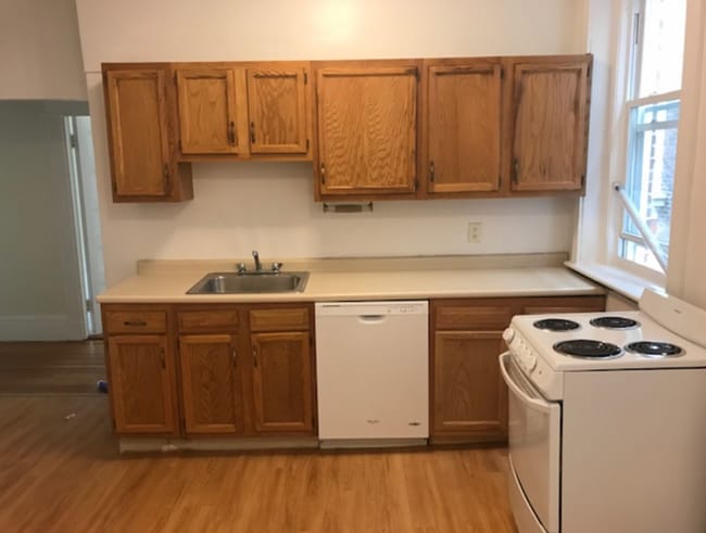 Photo - 9/1 Coolidge Corner 3BR (2 split) with heat included, balcony, No Fee!