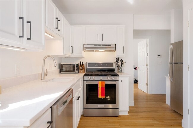 241 River St