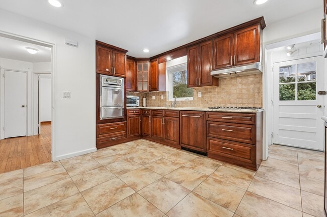 Photo - 52 Knickerbocker Rd