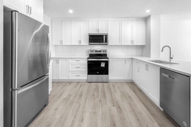 Photo - 1441 Cherniak Way SW