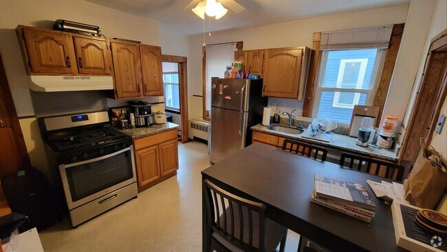 Building Photo - 46 Locke St Unit 2 Rental