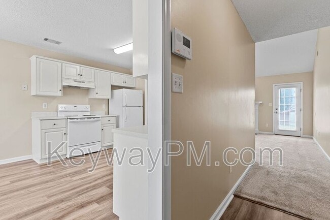 Photo - 654 Devon Rd