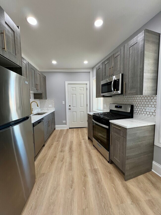 Photo - 1701 W Albion Ave