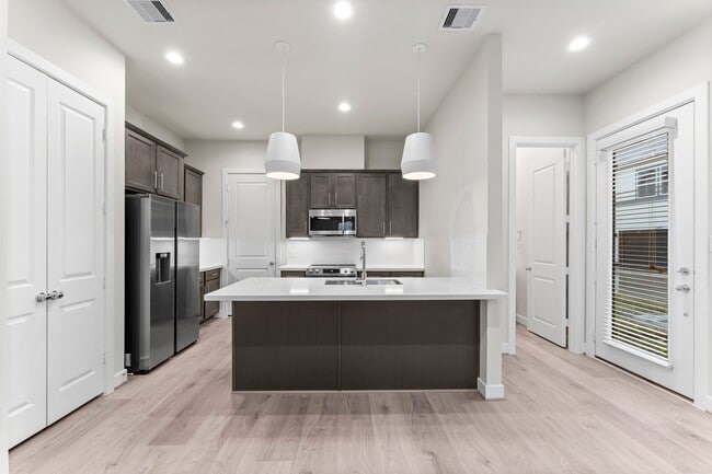 Photo - 5905 Haring Ln